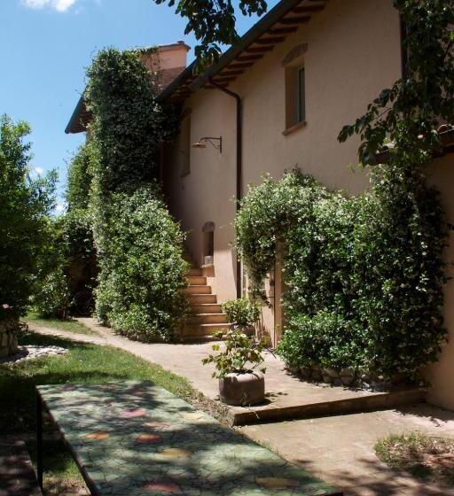 דירת חדר נוף לגינה, La Fratta Art  House