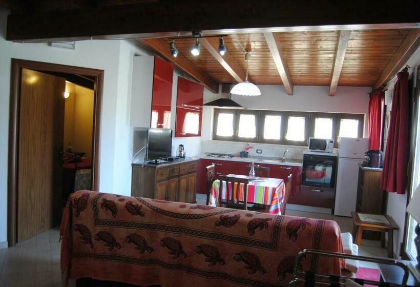 带1个卧室的带阳台的公寓, Messapia