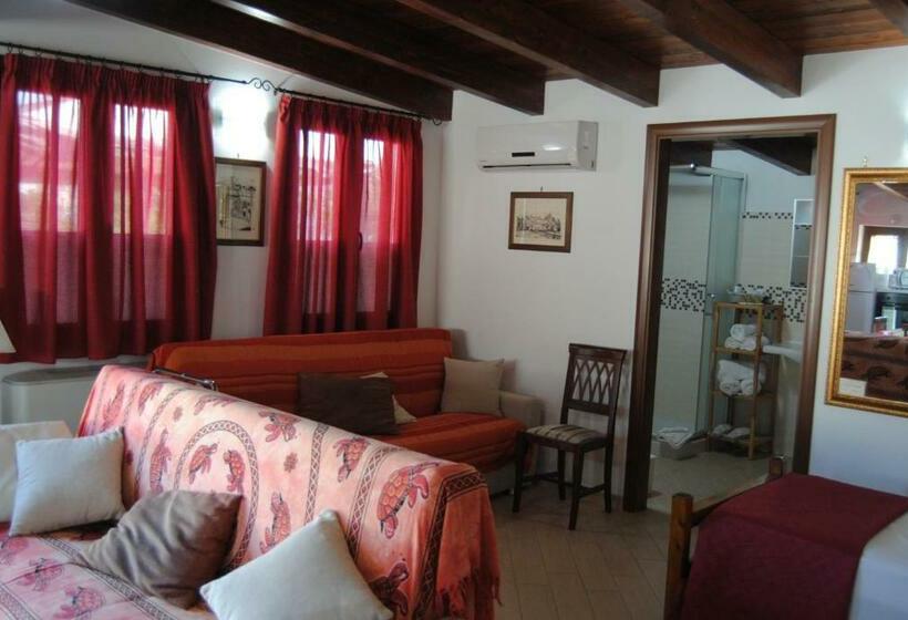 带1个卧室的带阳台的公寓, Messapia