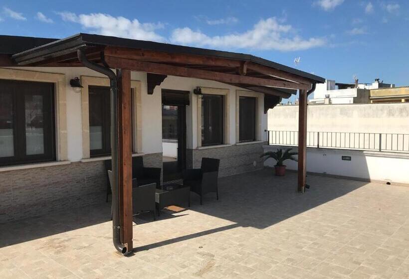 带1个卧室的带阳台的公寓, Messapia