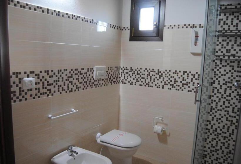 带1个卧室的带阳台的公寓, Messapia