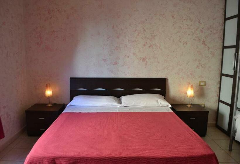 غرفة قياسية رباعية, Sa Marina