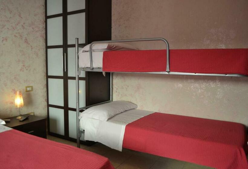 غرفة قياسية رباعية, Sa Marina