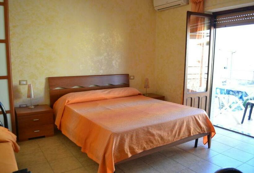 غرفة قياسية, Sa Marina