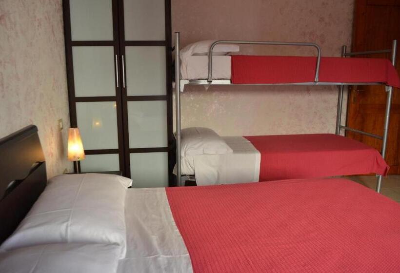 غرفة قياسية رباعية, Sa Marina