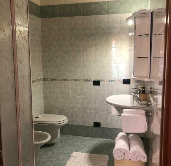 可观景的小型套房, The Tower Of The Old King