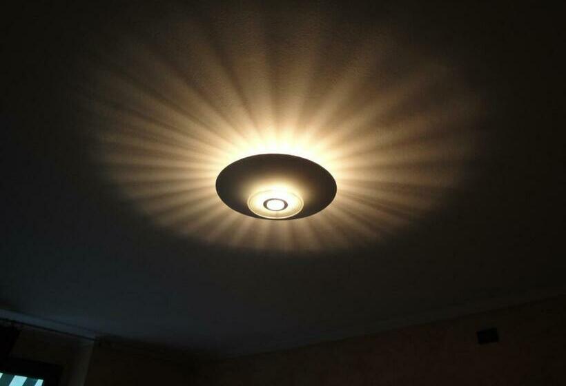 Полулюкс с Видом, The Tower Of The Old King