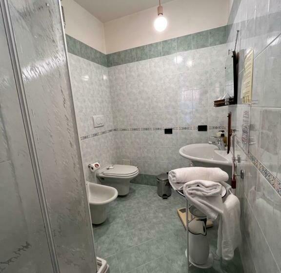 Полулюкс с Видом, The Tower Of The Old King