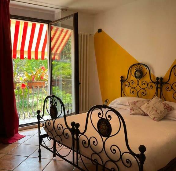 Полулюкс с Видом, The Tower Of The Old King