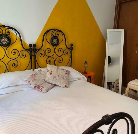 Полулюкс с Видом, The Tower Of The Old King