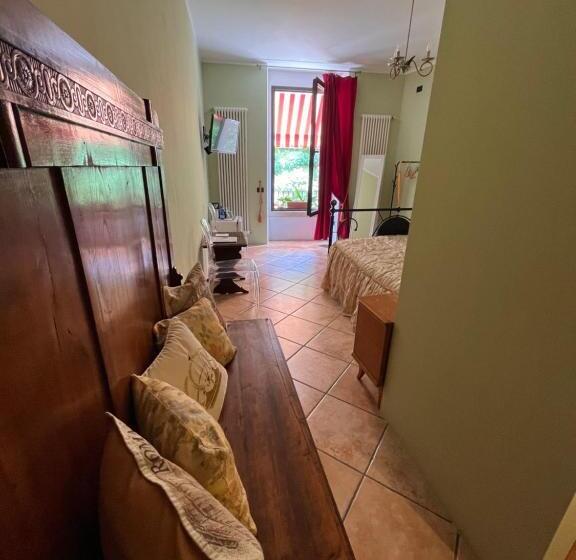 Полулюкс Повышенной Комфортности, The Tower Of The Old King