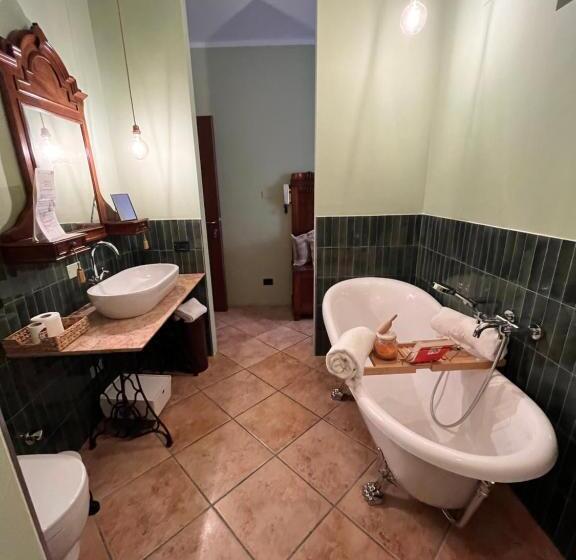 Полулюкс Повышенной Комфортности, The Tower Of The Old King