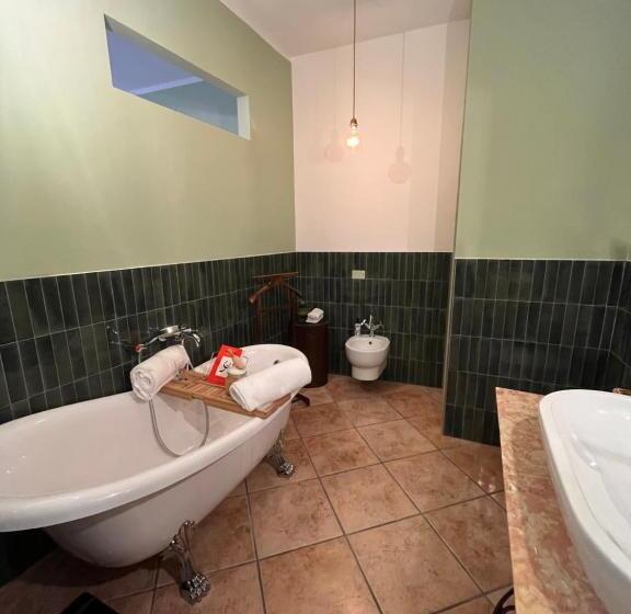 Полулюкс Повышенной Комфортности, The Tower Of The Old King