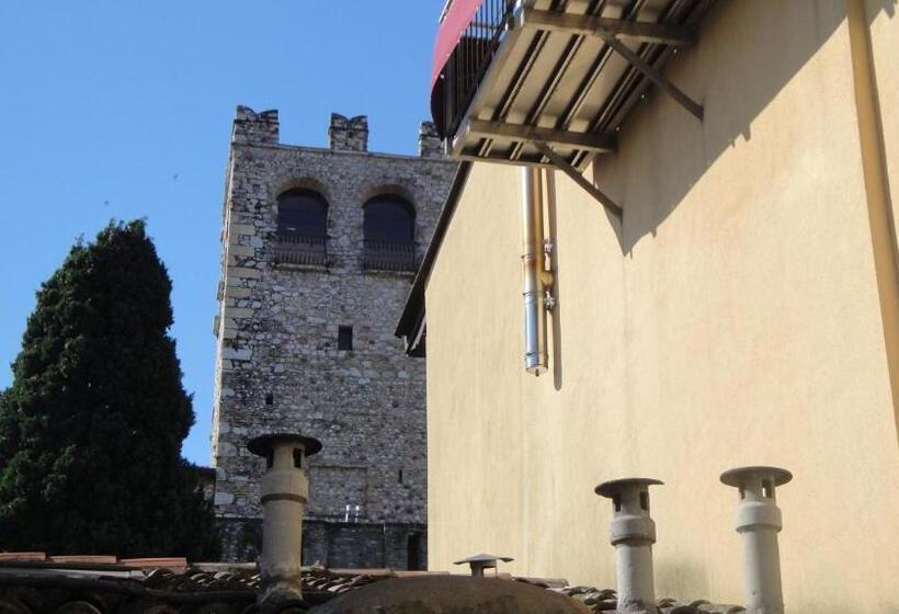 Полулюкс Повышенной Комфортности, The Tower Of The Old King