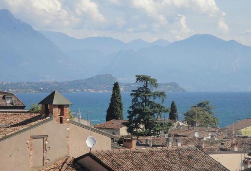 Полулюкс Повышенной Комфортности, The Tower Of The Old King