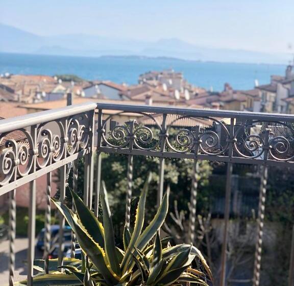 Люкс Deluxe Кровать Кинг, The Tower Of The Old King