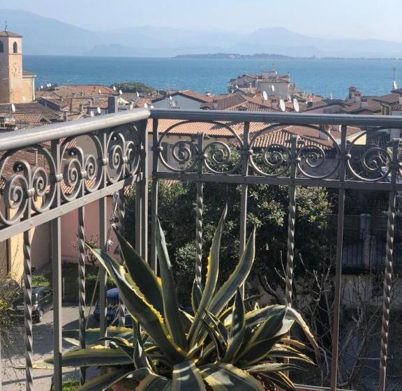 Люкс Deluxe Кровать Кинг, The Tower Of The Old King