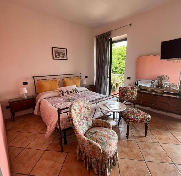 Superior suite with lake view, The Tower Of The Old King