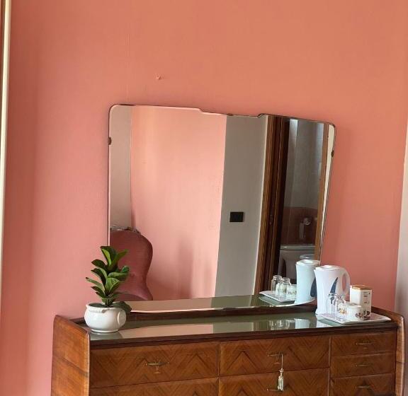 Superior suite with lake view, The Tower Of The Old King