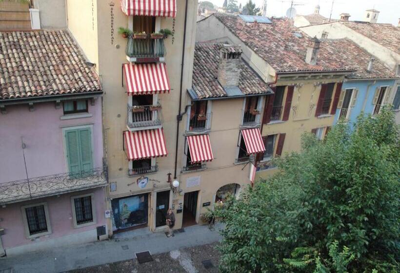 Superior suite with lake view, The Tower Of The Old King