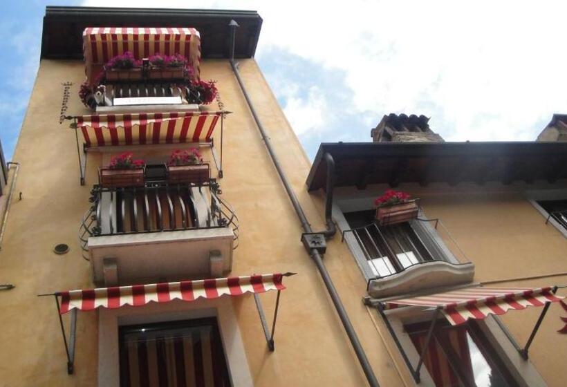 Полулюкс Повышенной Комфортности, The Tower Of The Old King