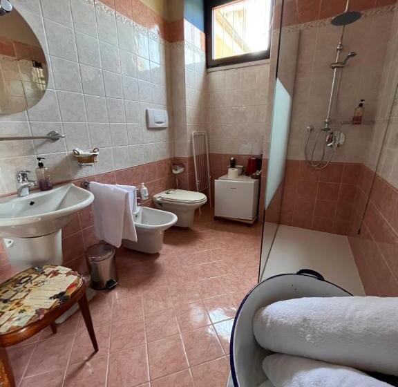 Deluxe Suite King Bed, The Tower Of The Old King