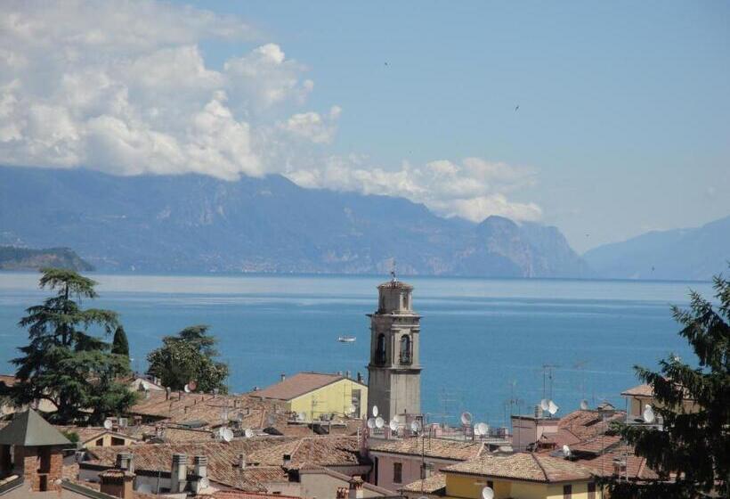 Superior suite with lake view, The Tower Of The Old King