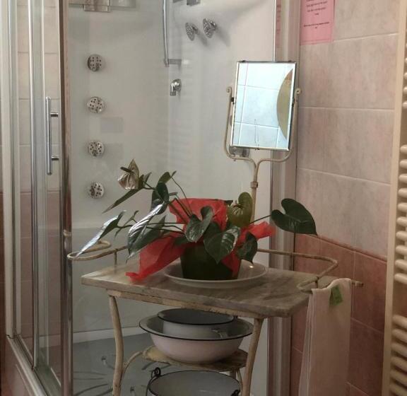 Superior suite with lake view, The Tower Of The Old King