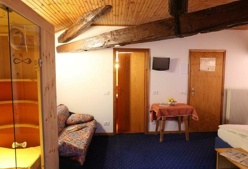 סוויטת ג'וניור, Albergo Due Spade