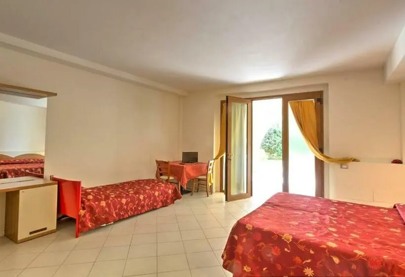 اتاق استاندارد چهار تخته, Albergo Le Piante
