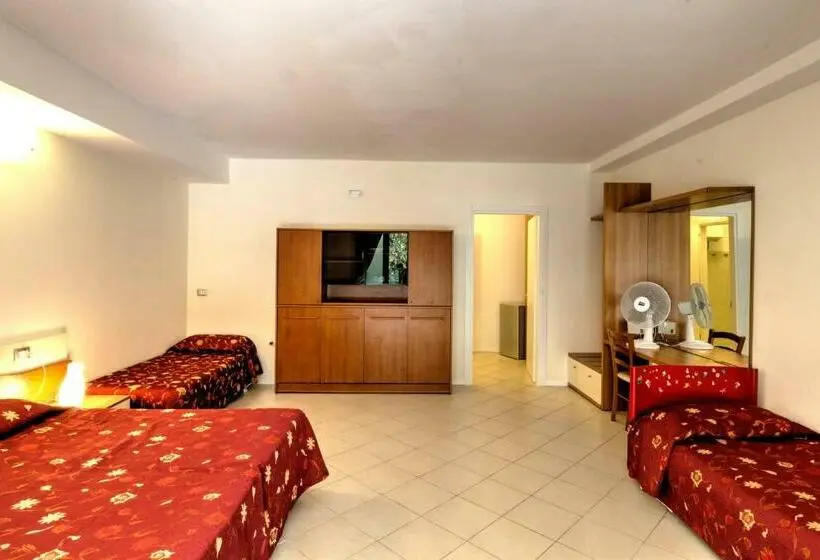اتاق استاندارد چهار تخته, Albergo Le Piante