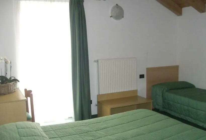 Standard Kolmen Hengen Huone, Albergo Miramonti