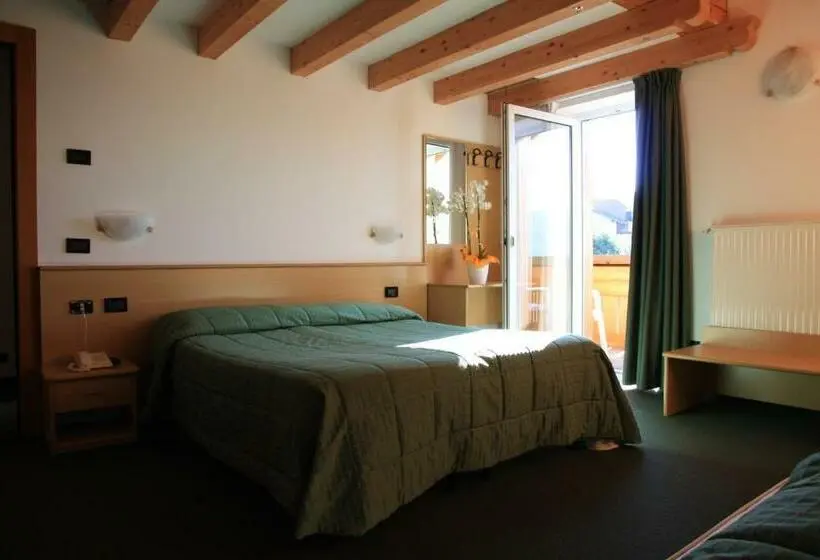Standard Kolmen Hengen Huone, Albergo Miramonti