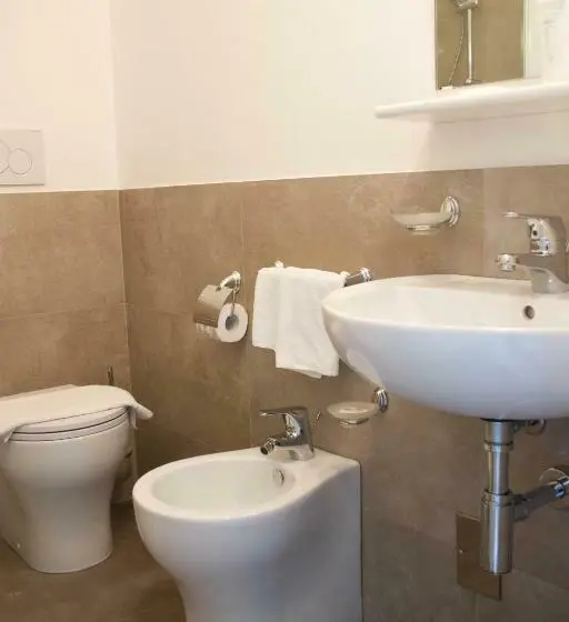 Standard Kolmen Hengen Huone, Arianna