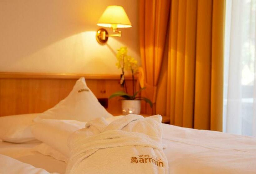 Номер Economy, Armin