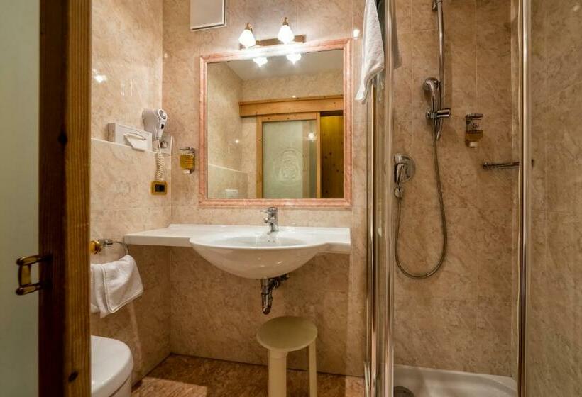 Номер Economy, Armin