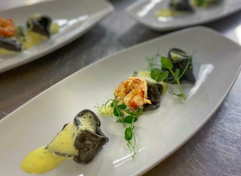 Номер Economy, Armin