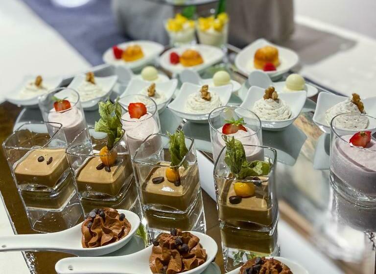 Номер Economy, Armin