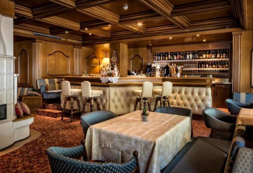 Номер Economy, Armin