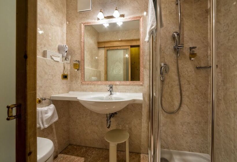 Номер Economy, Armin