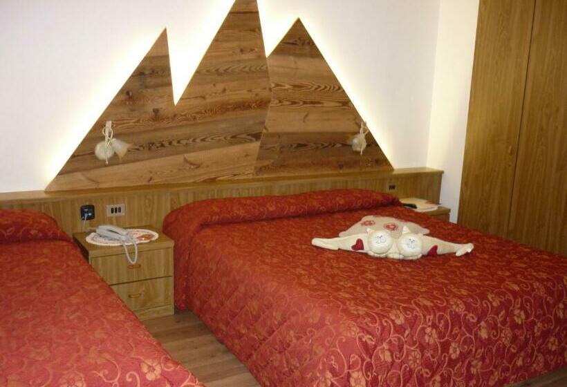 חדר סטנדרט לשלושה עם מרפסת, Ciampian