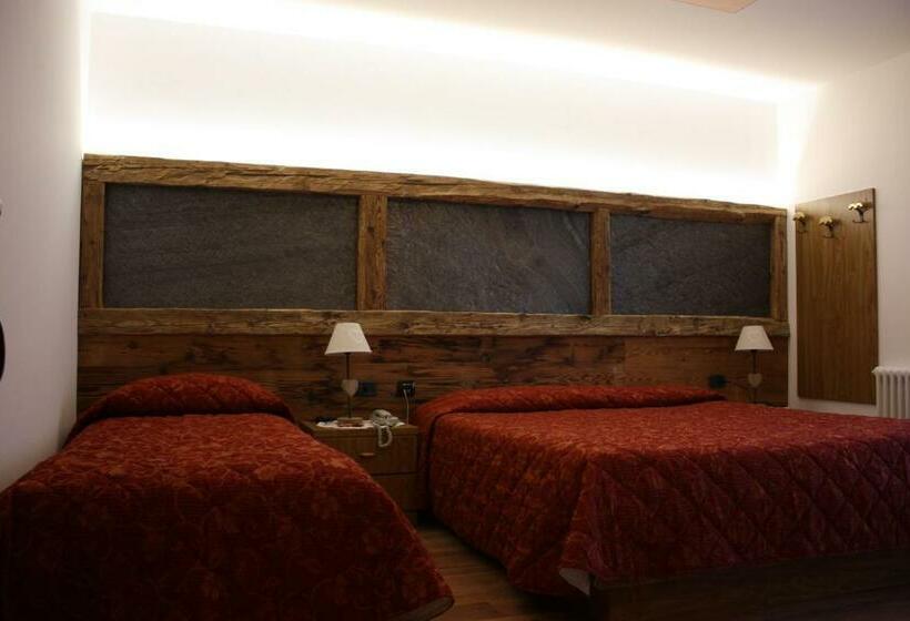 חדר סטנדרט לשלושה עם מרפסת, Ciampian