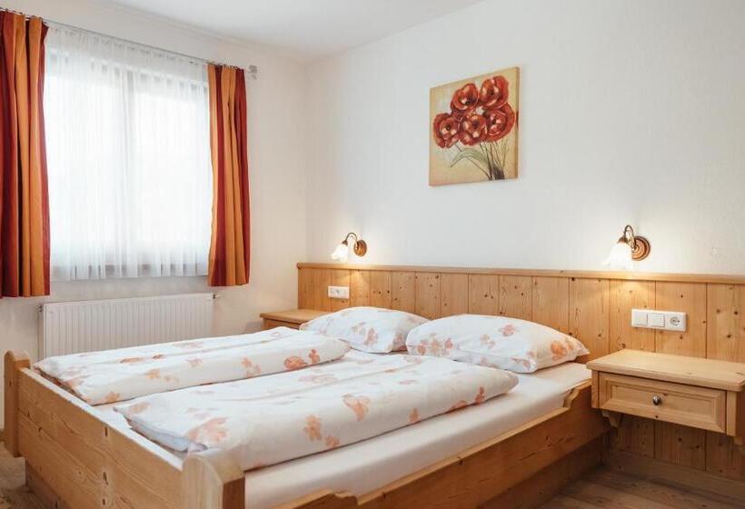 חדר סטנדרט לשלושה עם מרפסת, Garni Ciasa Urban