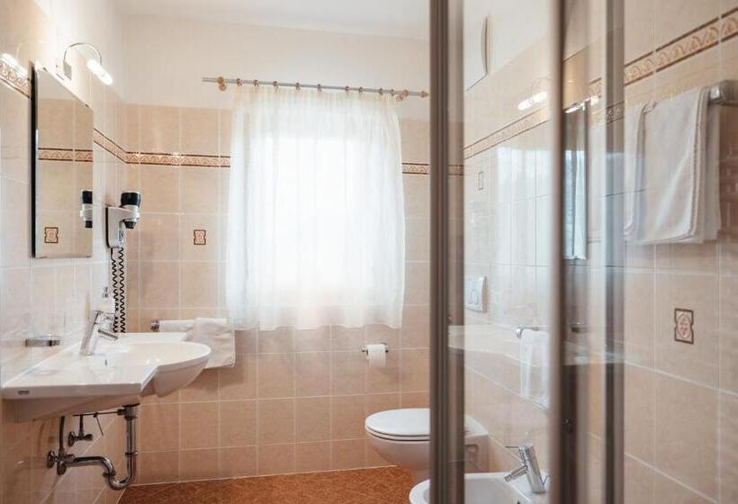 חדר סטנדרט לשלושה עם מרפסת, Garni Ciasa Urban