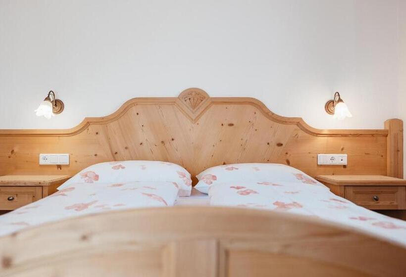 חדר סטנדרט לשלושה עם מרפסת, Garni Ciasa Urban