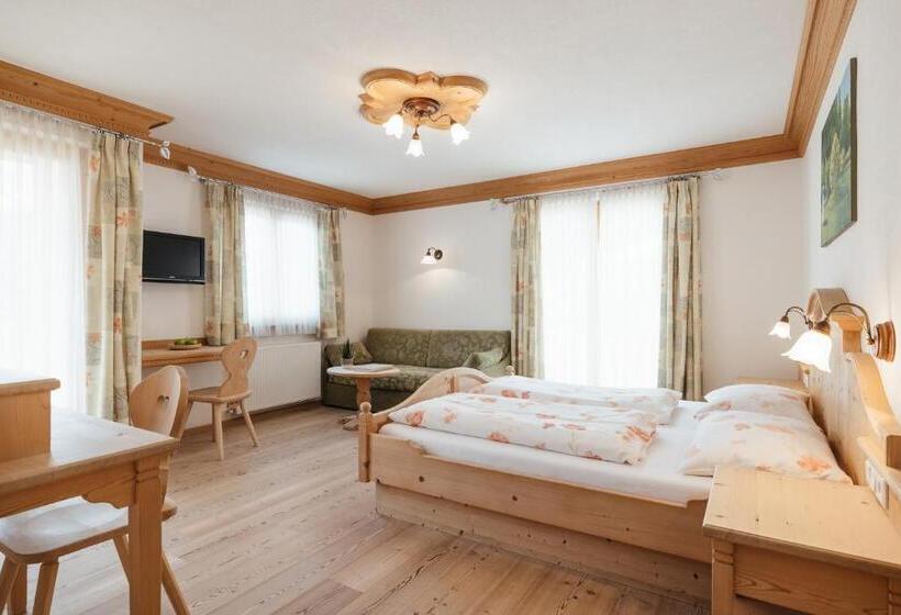 חדר סטנדרט לשלושה עם מרפסת, Garni Ciasa Urban