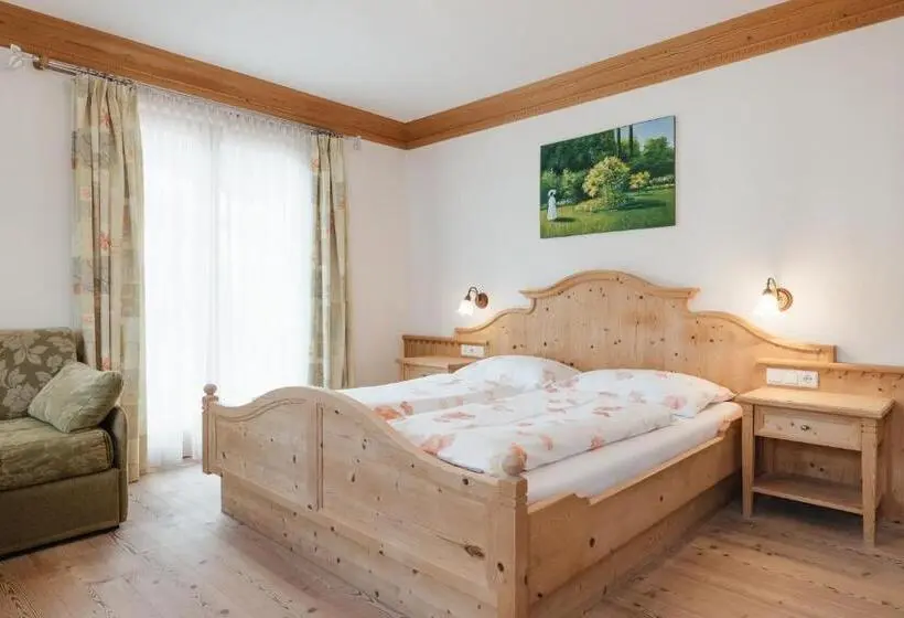 Standard Kolmen Hengen Huone Parveke, Garni Ciasa Urban