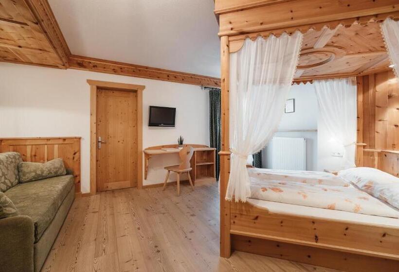 חדר סטנדרט לשלושה עם מרפסת, Garni Ciasa Urban