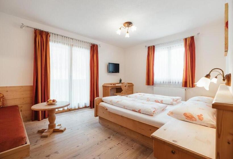 חדר סטנדרט לשלושה עם מרפסת, Garni Ciasa Urban