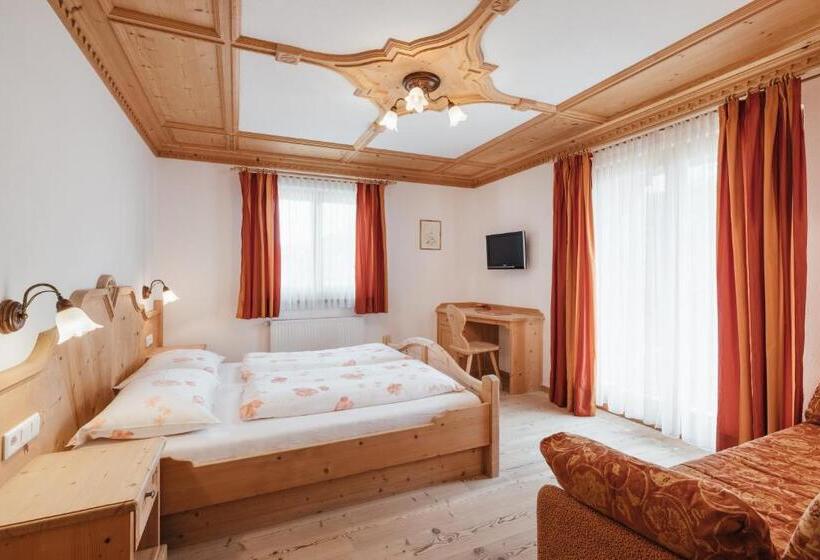 חדר סטנדרט לשלושה עם מרפסת, Garni Ciasa Urban